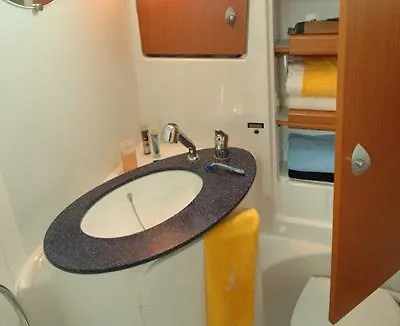 Boat In Úszó hotel *
